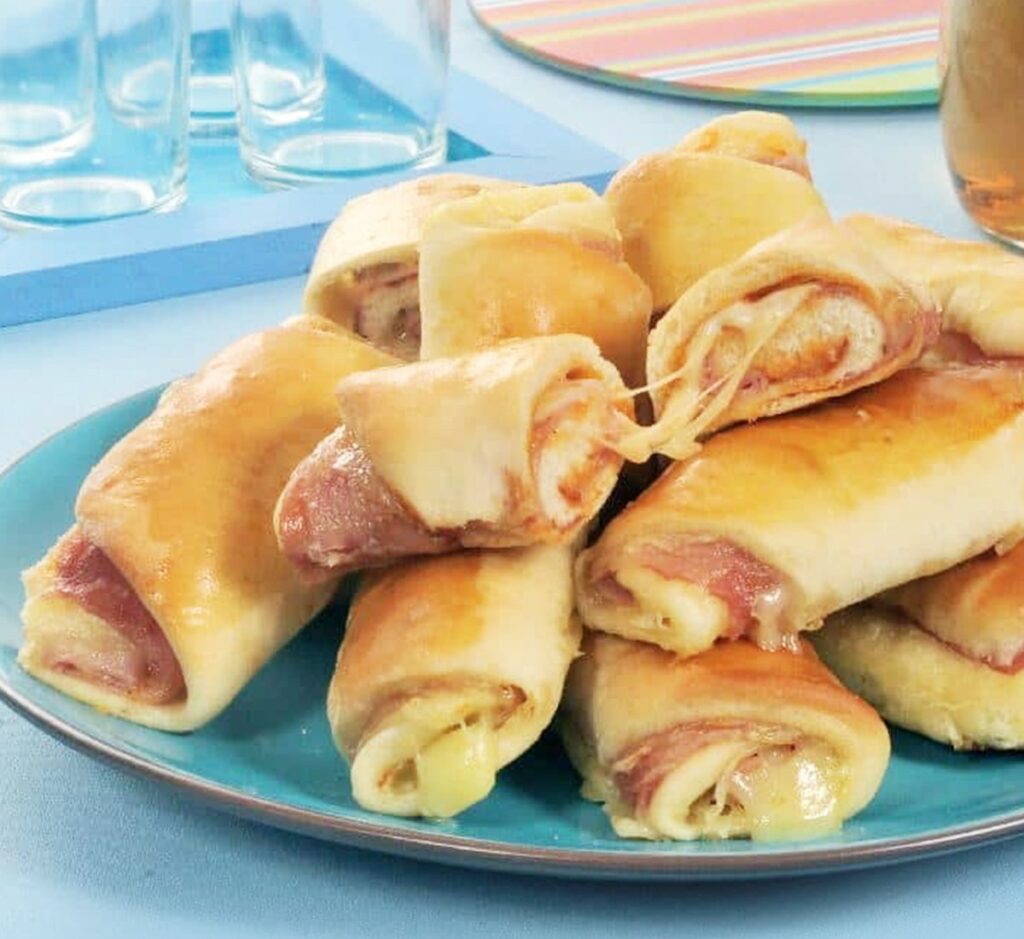 Canudinho de pastel com queijo e presunto