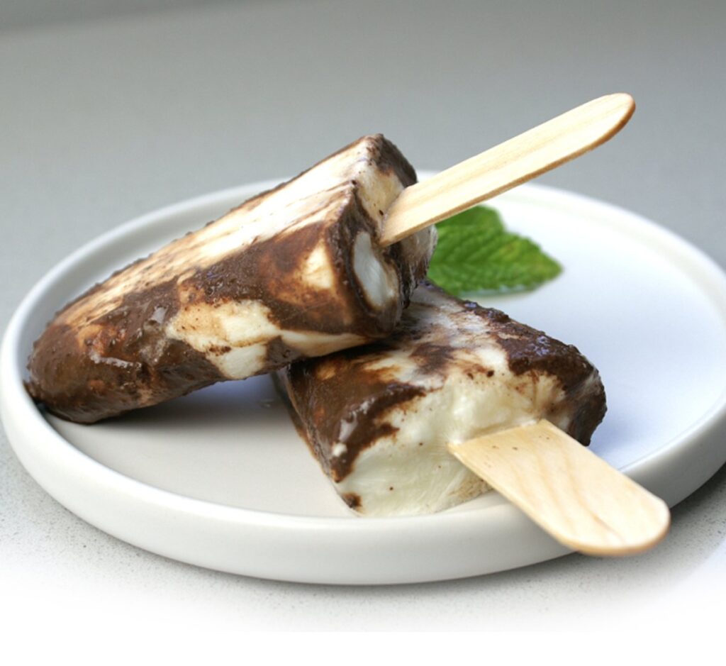 Gelado de iogurte de chocolate