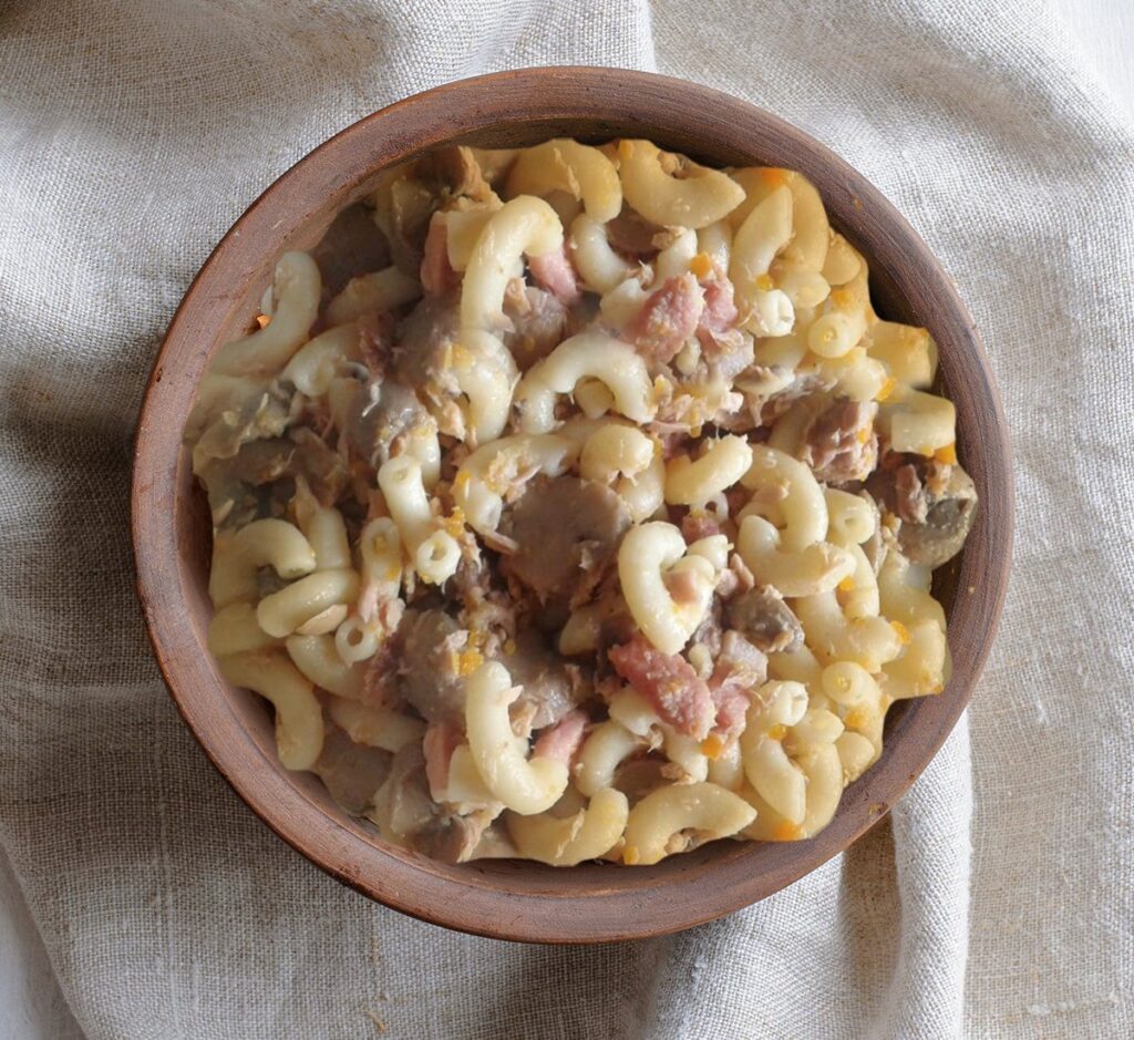 Massada de Cotovelos, Atum, Cogumelos e Azeite