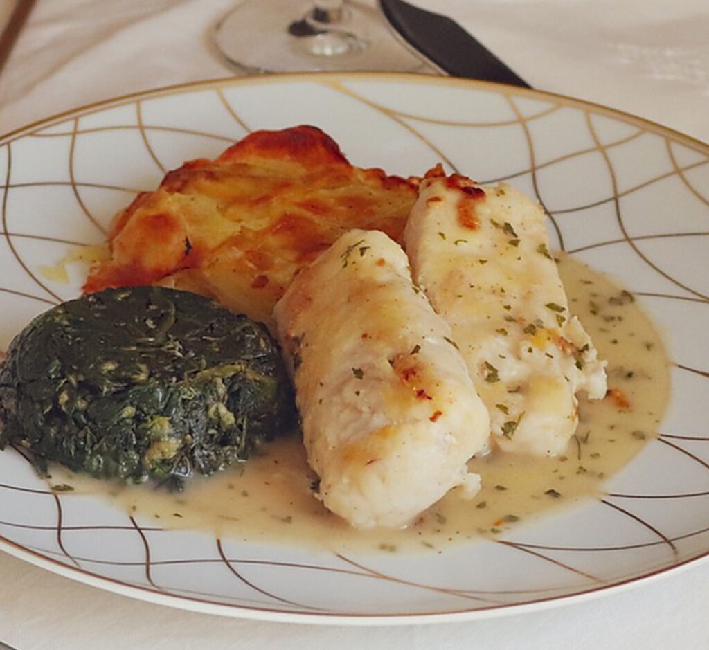 Lombos de pescada com molho de limão e ervas