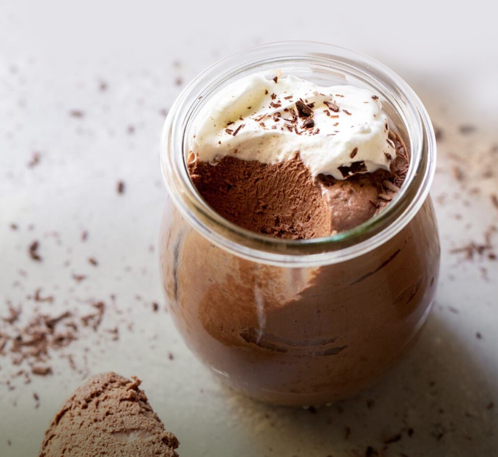 Mousse de Chocolate com amêndoas caramelizadas