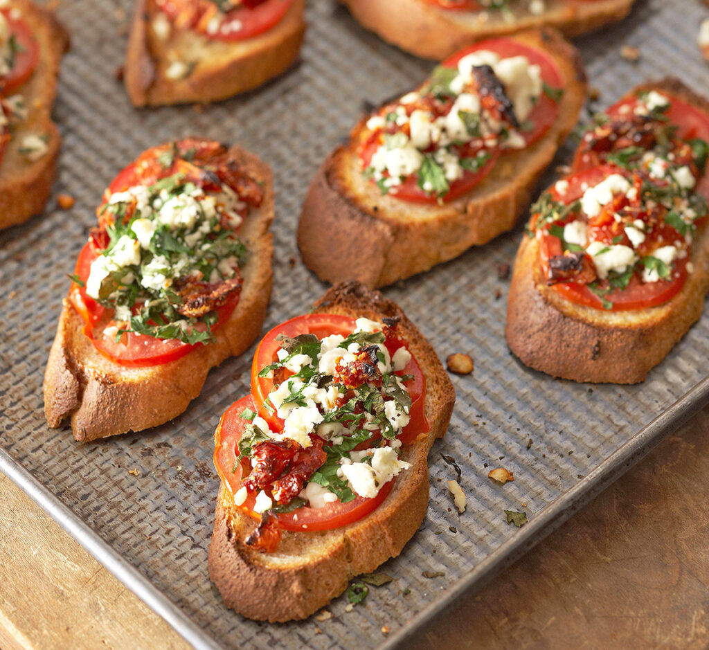 Brushettas de Tomate Grelhado com Doce de Morango