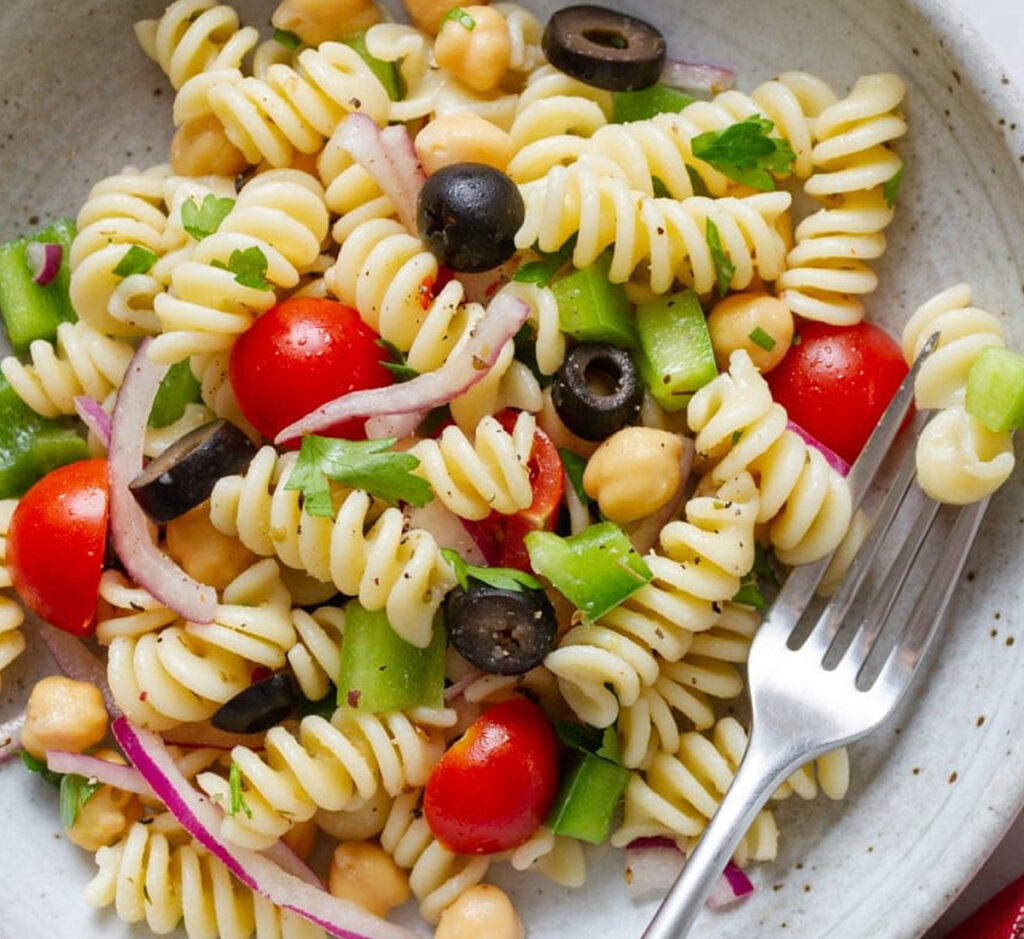 Salada Fria de Espirais e legumes salteados
