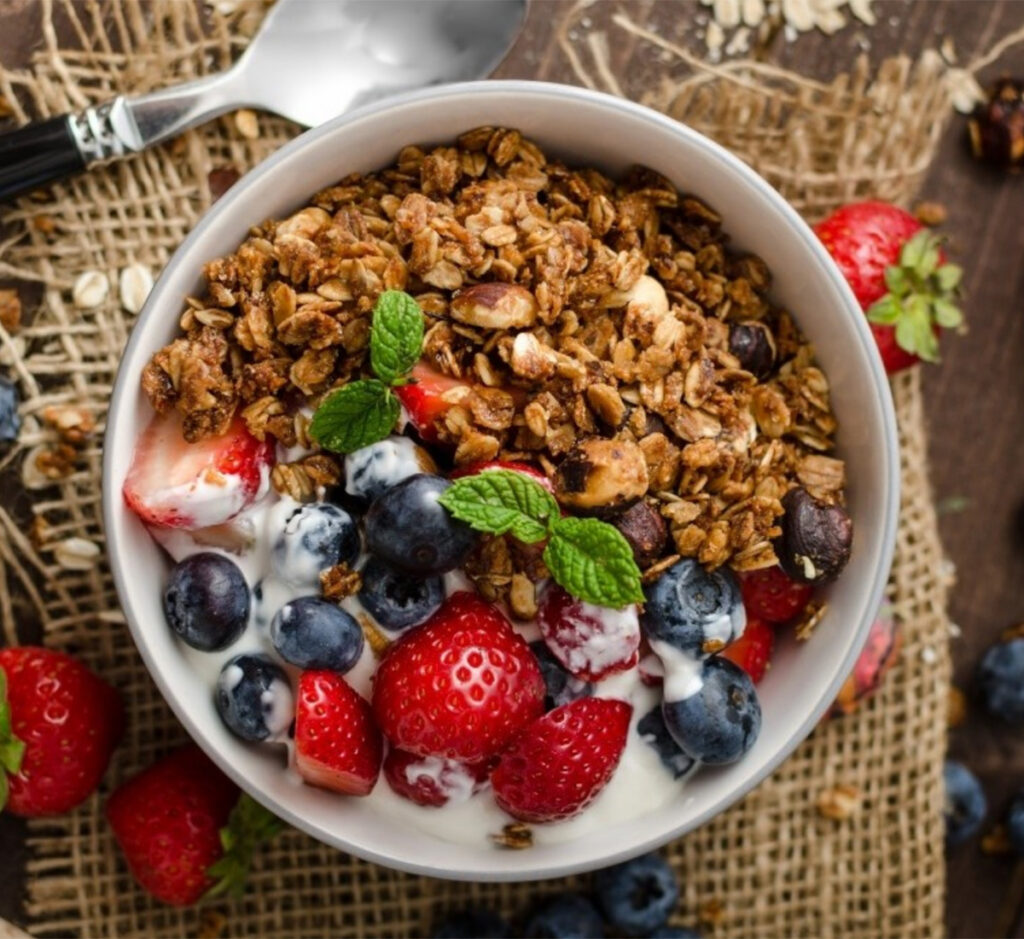 Iogurte com Granola e Fruta