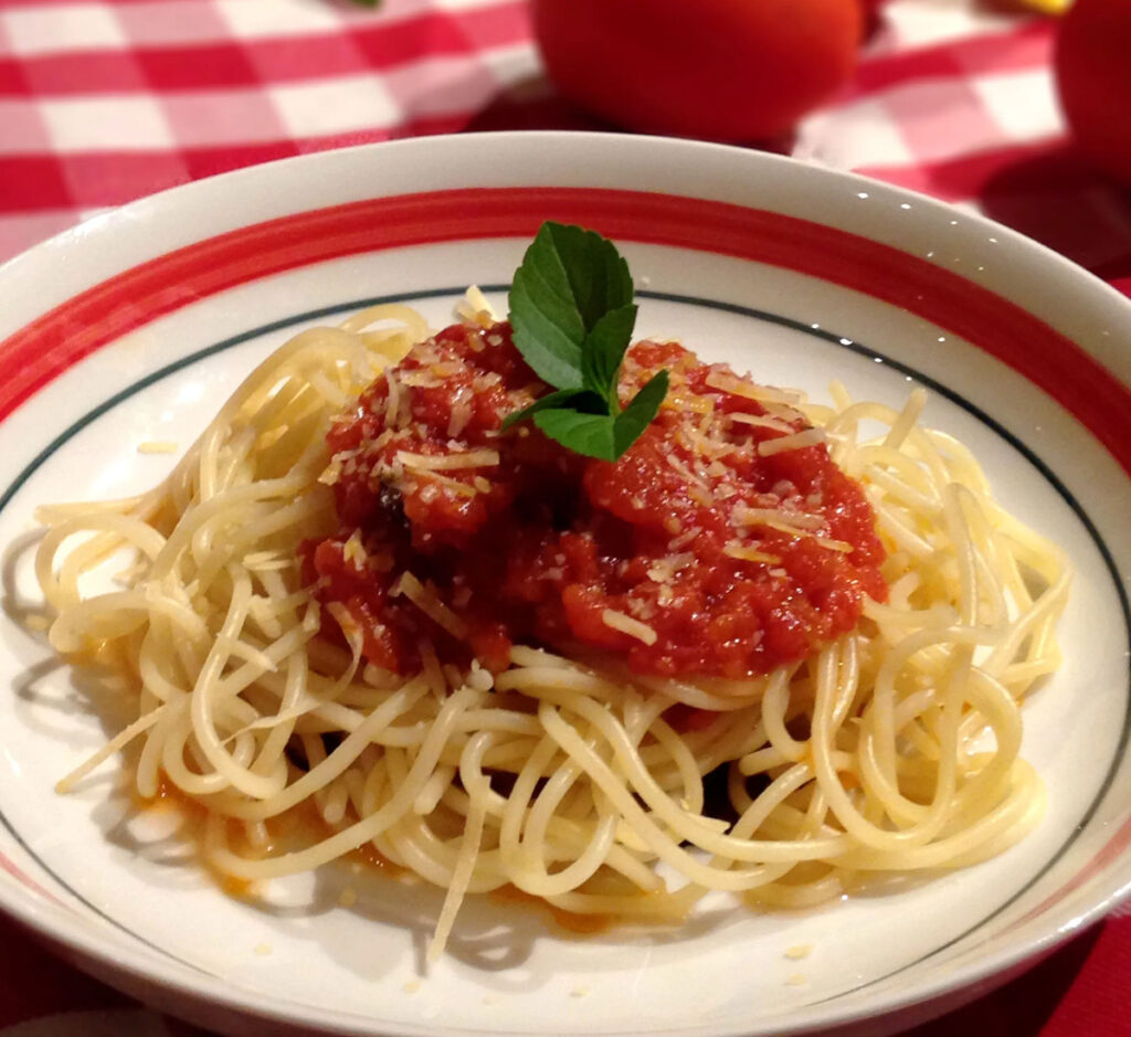 Esparguete com molho pomodoro