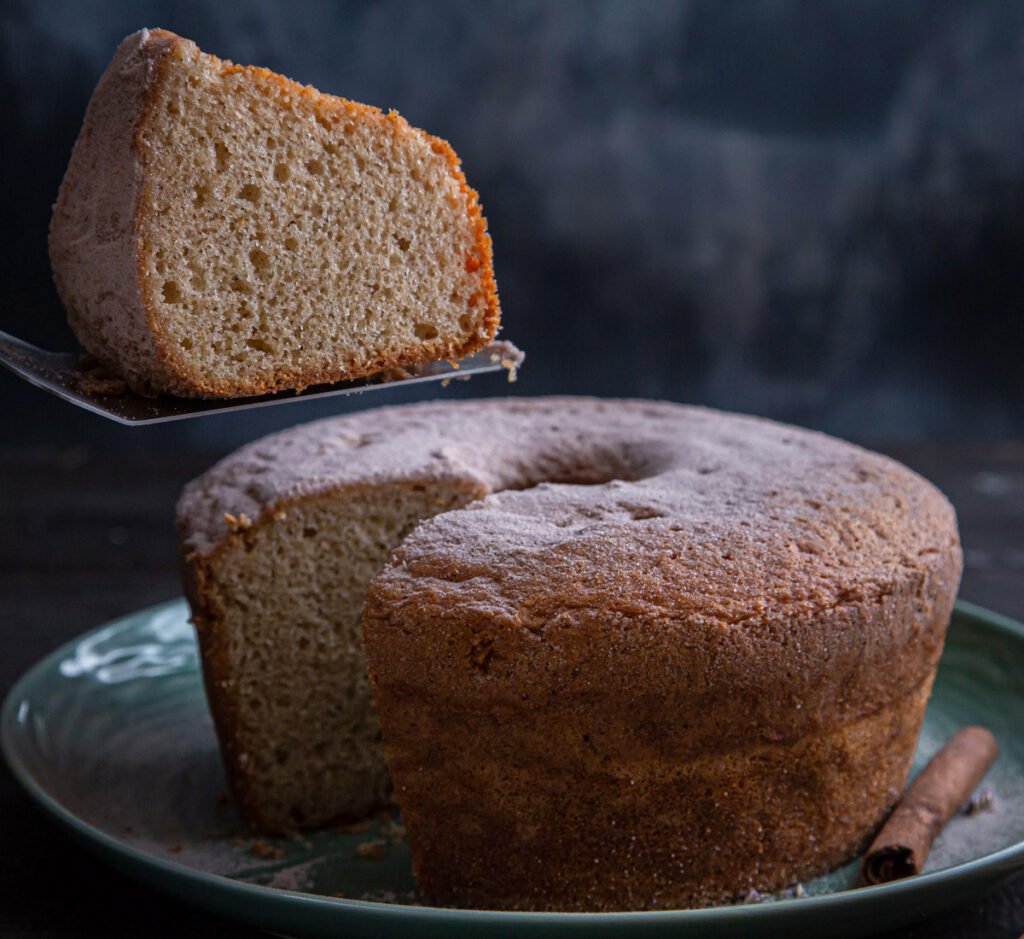 Bolo de canela com café