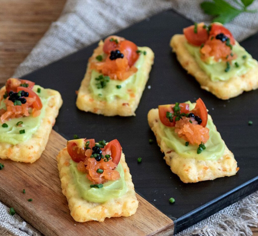 Canapés de Puré de Batata com Salmão e Abacate