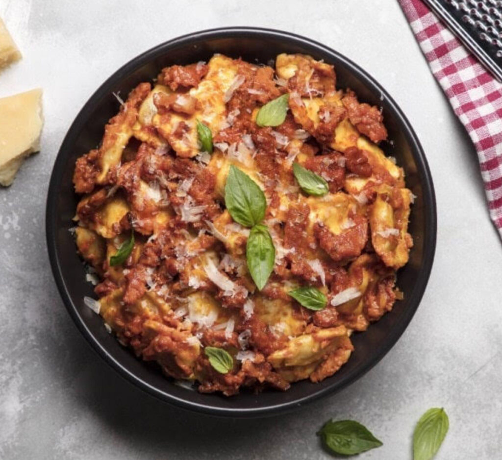 Tortellinis de Carne com molho de Tomate
