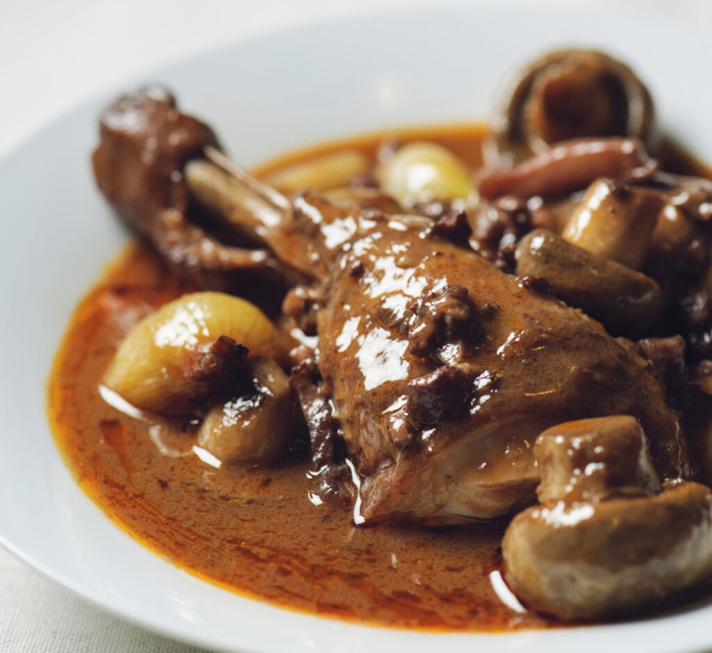 Frango com legumes e vinho tinto