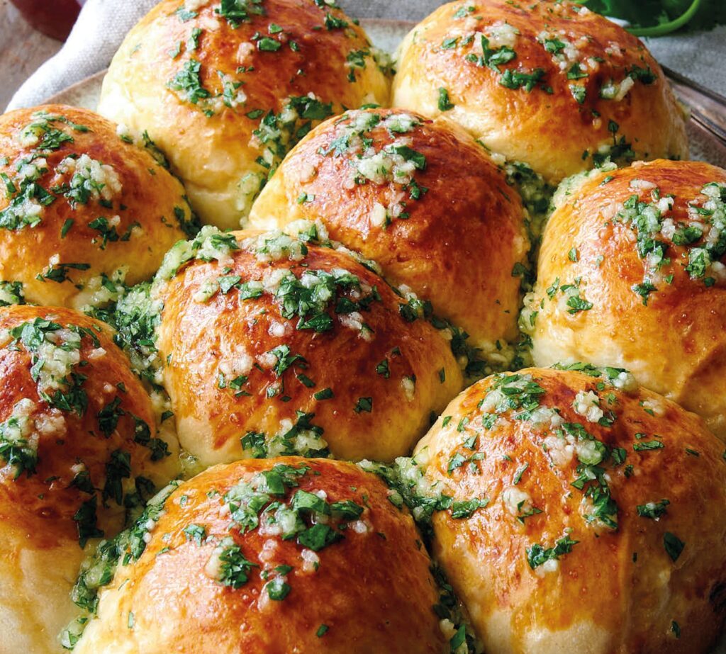Pampushkis:  Receita ucraniana de pãezinhos recheados e regados com molho de alho