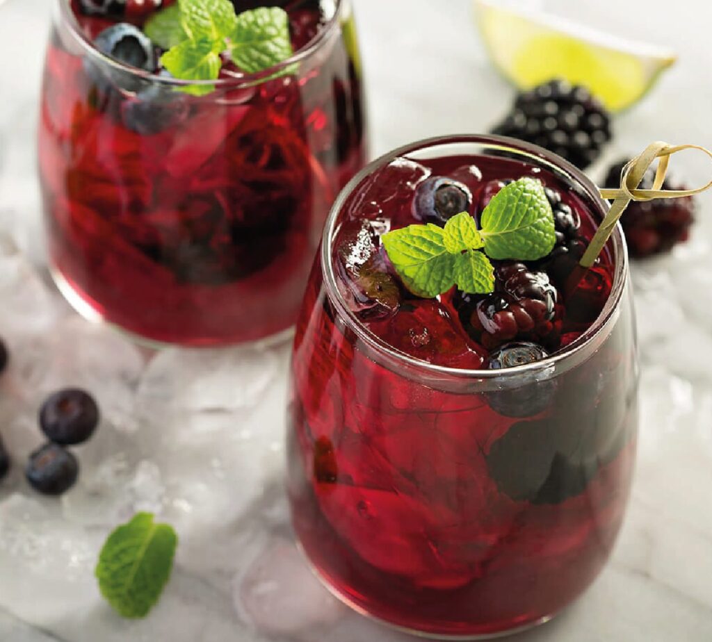 Sangria de ginja com frutos vermelhos
