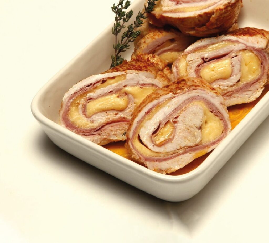 Rolo de carne com fiambre e queijo