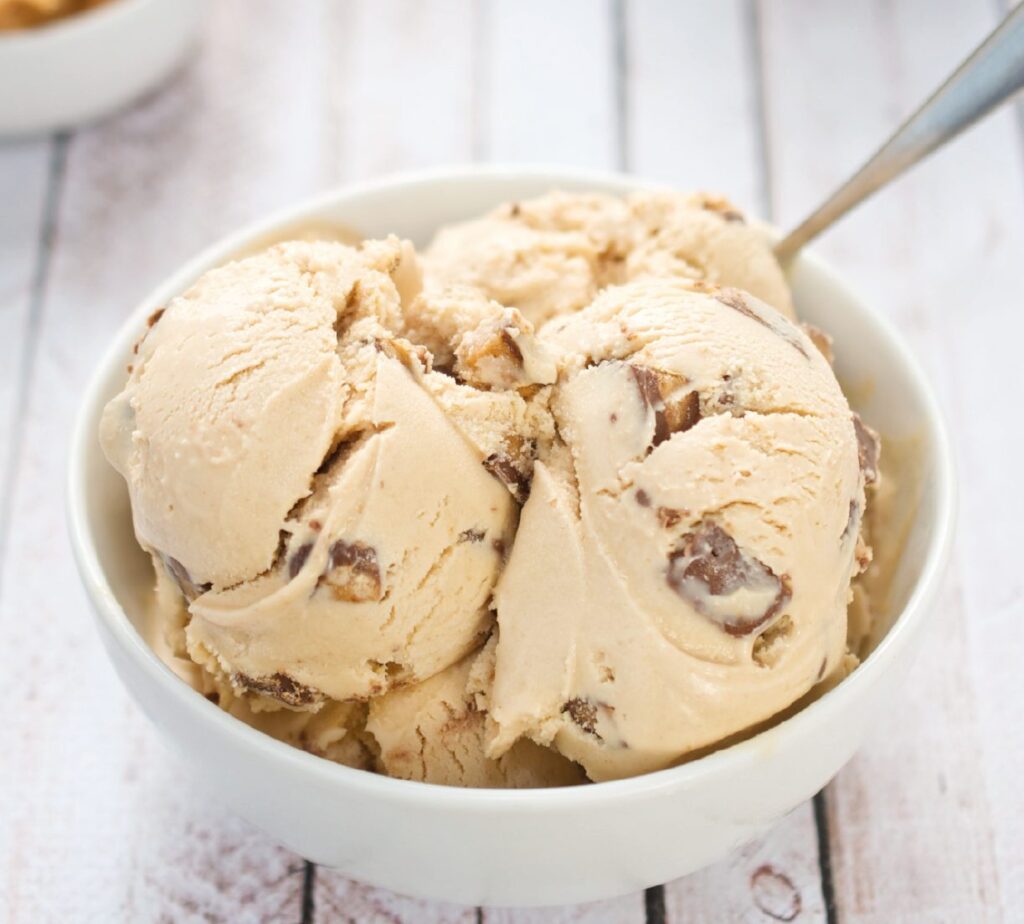 Gelado de manteiga de amendoim e banana