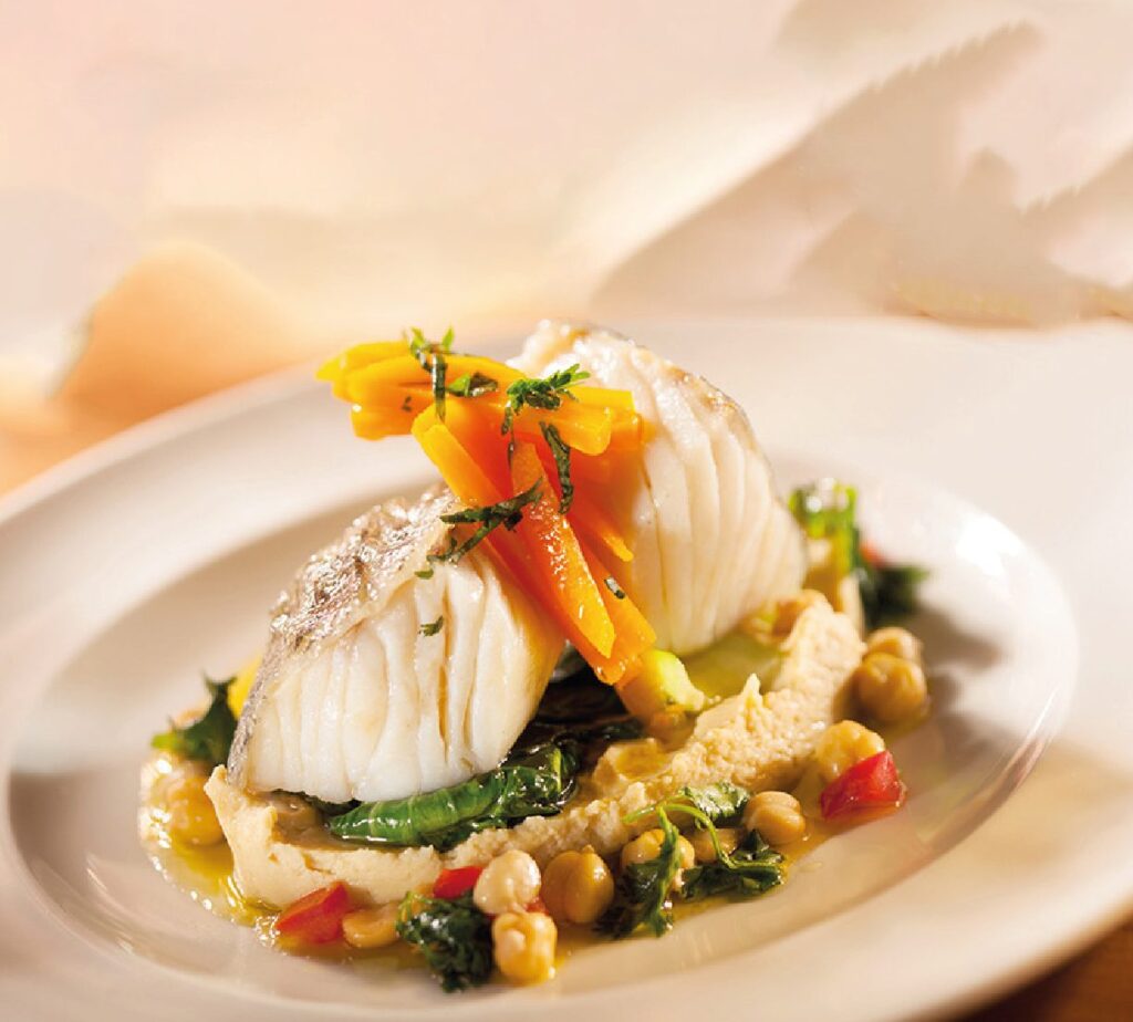 Lombo de Bacalhau Confitado com Puré de Grão e Tomate Seco