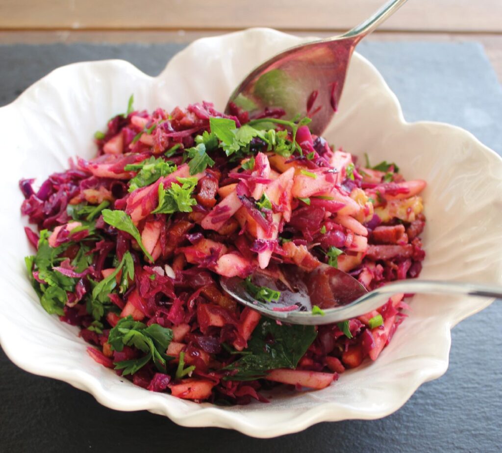 Salada de Couve Roxa e Sardinha