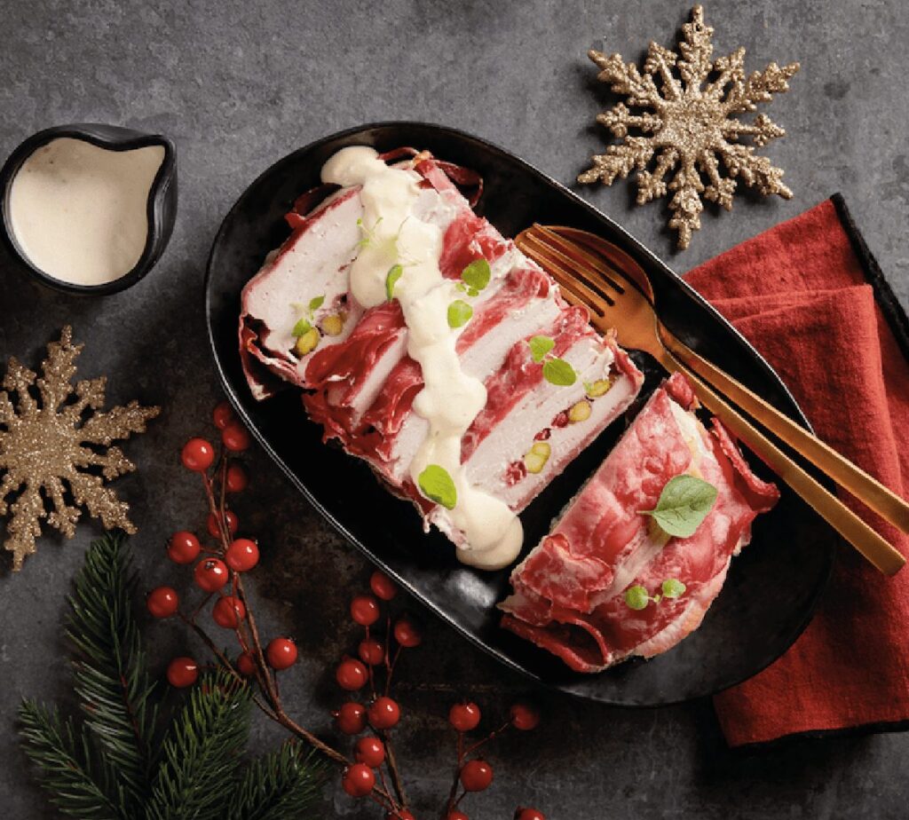 Terrina de peru, groselhas e pistácios