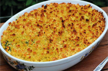 Bacalhau gratinado com abóbora e broa de milho