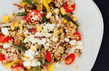 Salada de arroz, quinoa e vegetais