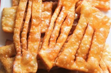 Coscorões com calda de açúcar