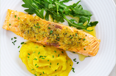 Salmão No Forno Com Cebolinho, Gengibre E Lima