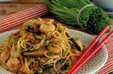 Noodles de Camarão ao Gengibre e Cebolinho