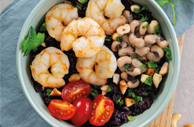 Bowl de Arroz Negro e Miolo de Camarão Gigante Salteado