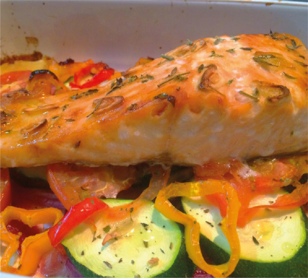 Salmão no Forno em Cama de Legumes