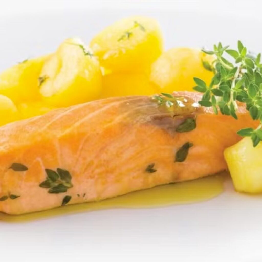 Salmão Salteado com Tomilho e Batatinhas