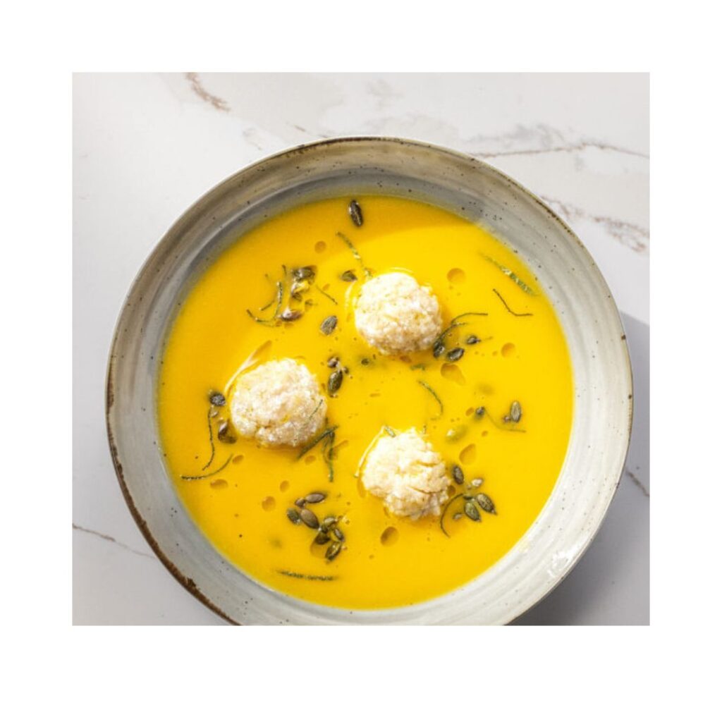 Sopa de Abóbora com Dumplings de Requeijão