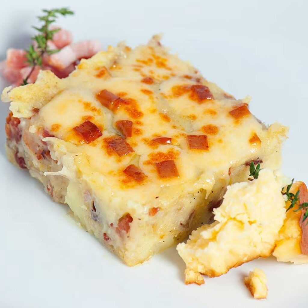 Puré de Batata com Cubos de Bacon e Crosta de Queijo Cheddar