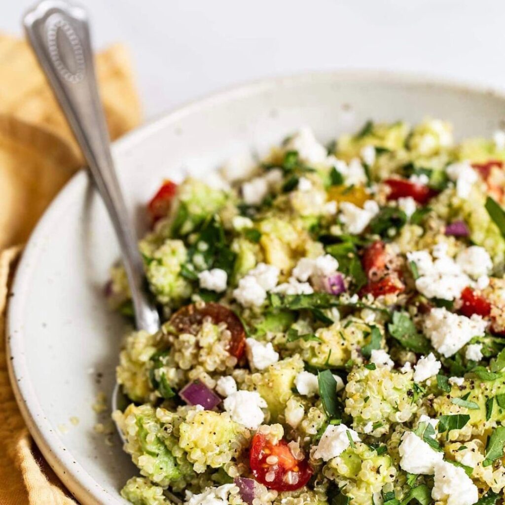 Salada de Quinoa com Ananás e Queijo Feta