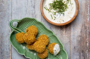 Snack de Atum Bom Petisco com Molho de Iogurte