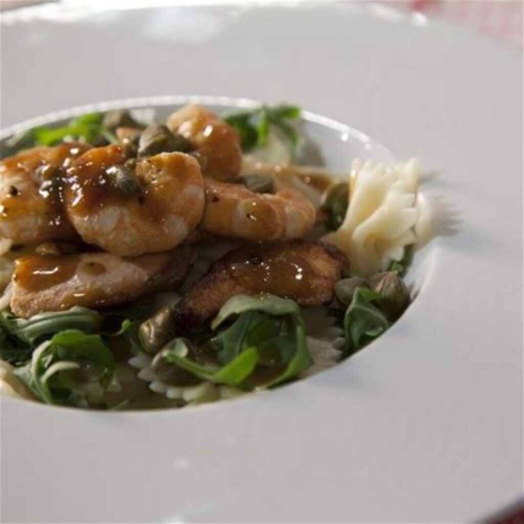 Salada Fria de Farfalle, Salmão e Camarão
