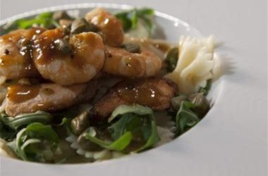 Salada Fria de Farfalle, Salmão e Camarão