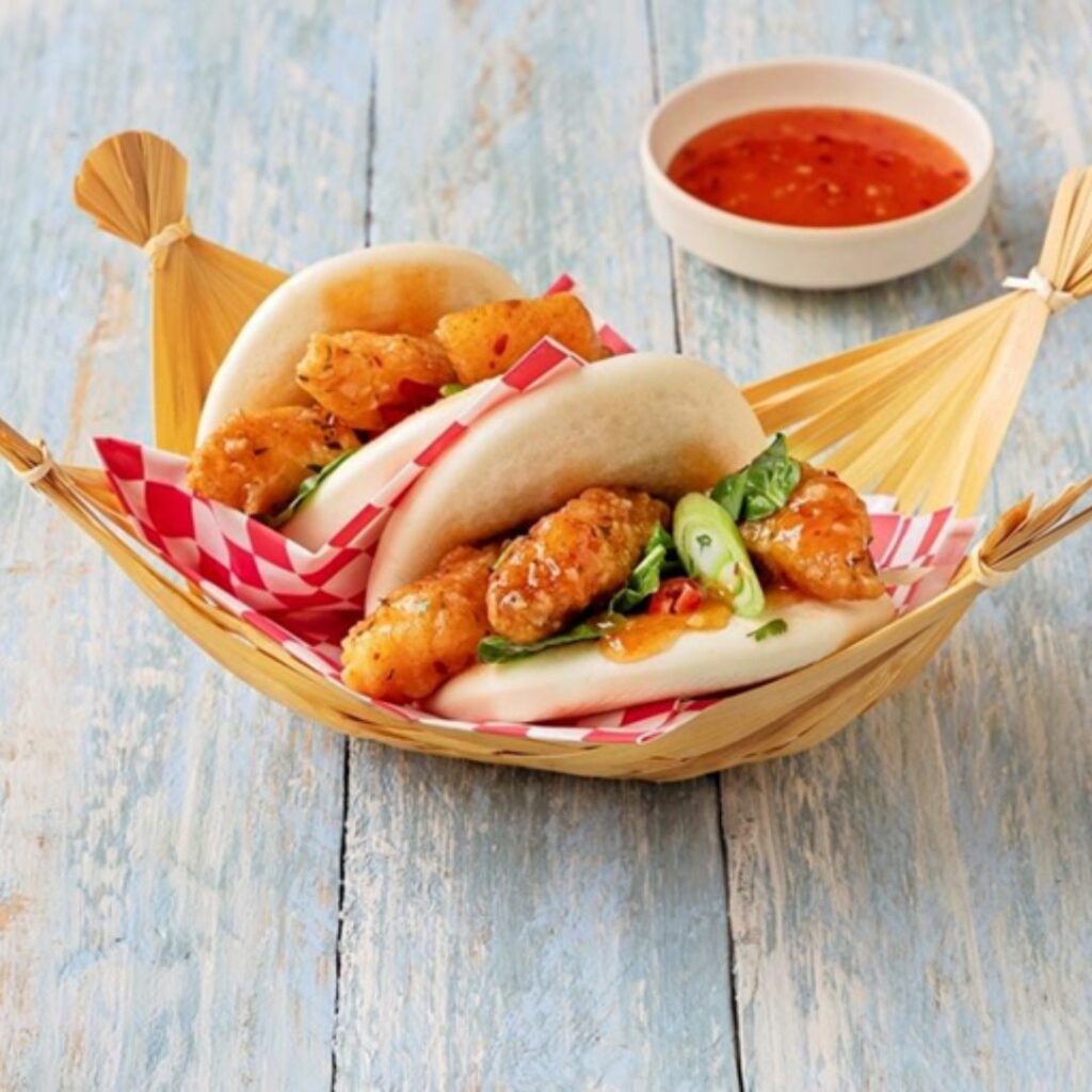 Bao de Peixe Frito com Molho Sweet Chili