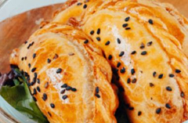 Empanadas recheadas com arroz e atum