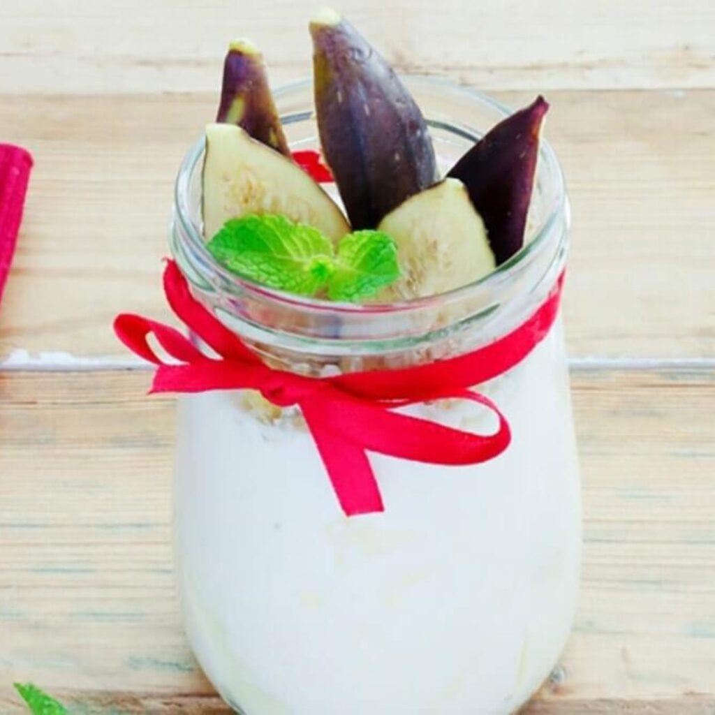 Gelado de iogurte OIKOS com amoras