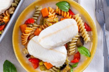 Mimos de Pescada do Cabo no Forno com Massa de Legumes Assados