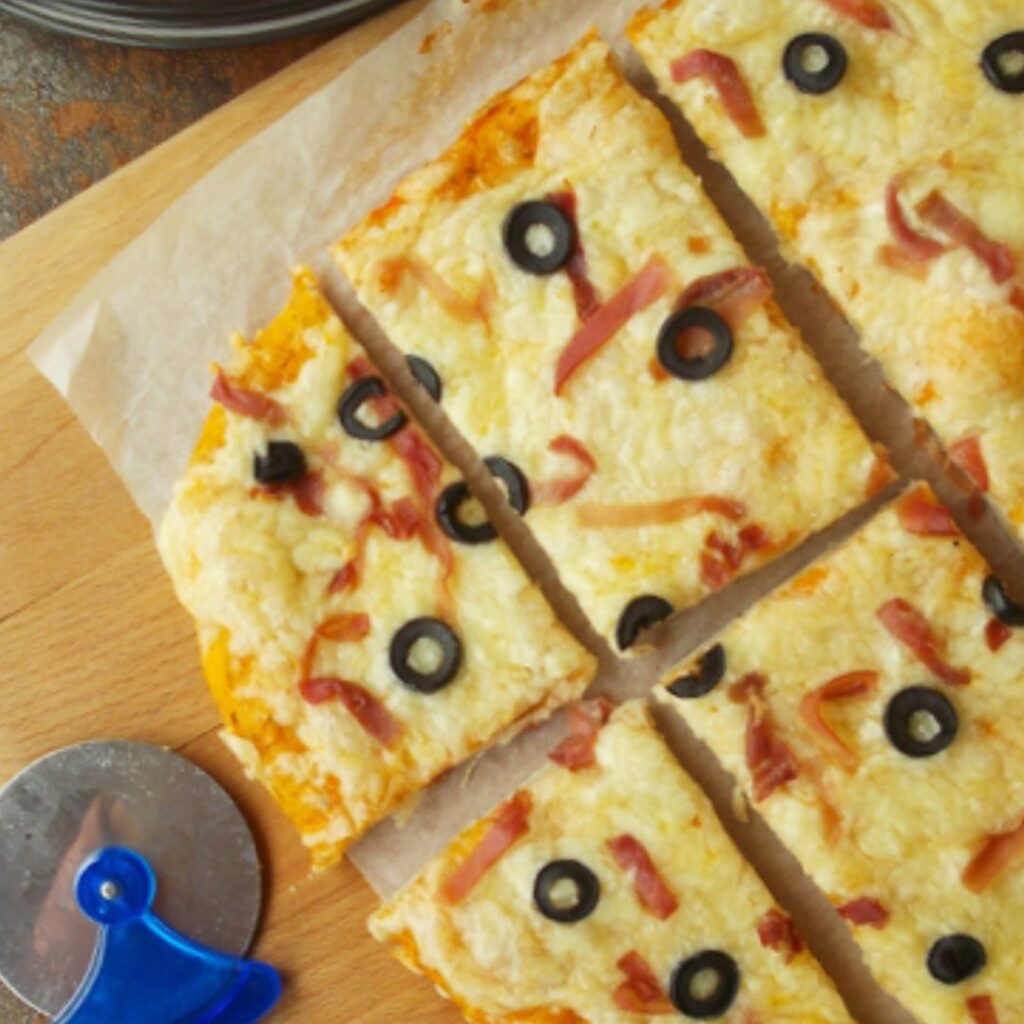 Pizza 2 queijos, presunto e azeitonas