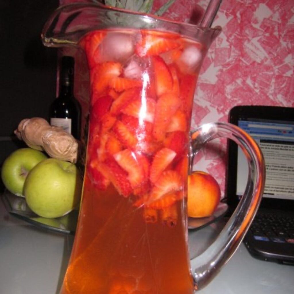 Sangria de Espumante com Morangos