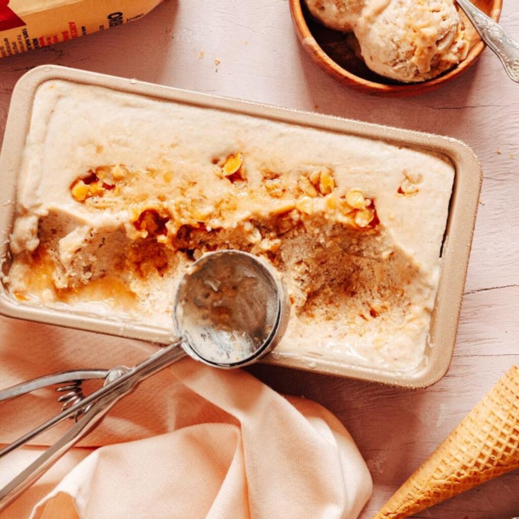 Gelado de Arroz doce com crocante de amêndoa