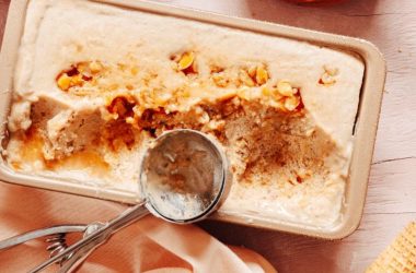 Gelado de Arroz doce com crocante de amêndoa