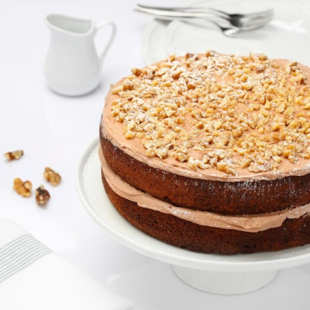 Bolo de noz com creme de café e manteiga
