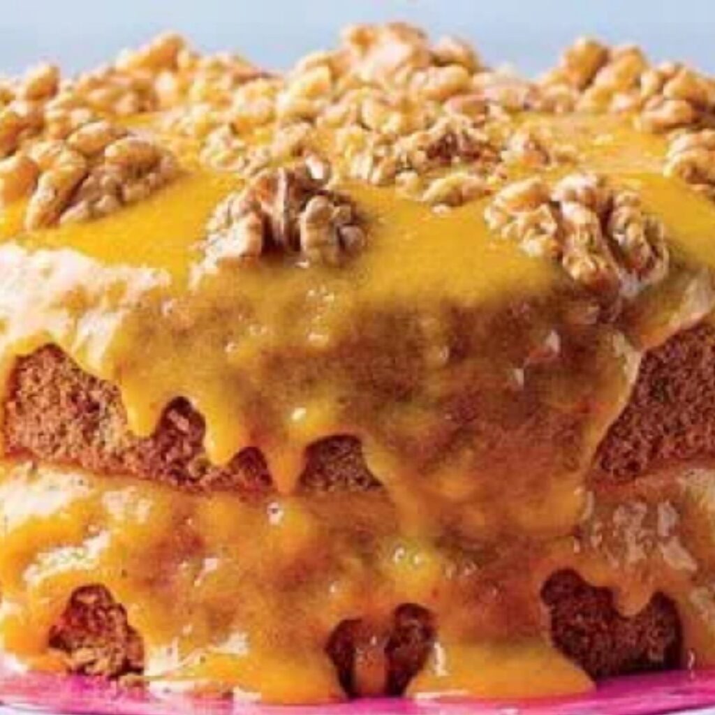 Bolo de Nozes com Creme de Ovos