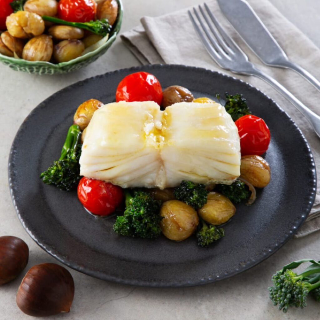 Lombos de Bacalhau no Forno com Tomate, Bimis e Castanhas