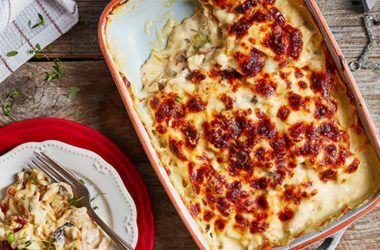 Gratinados de perú com bechamel e ervas