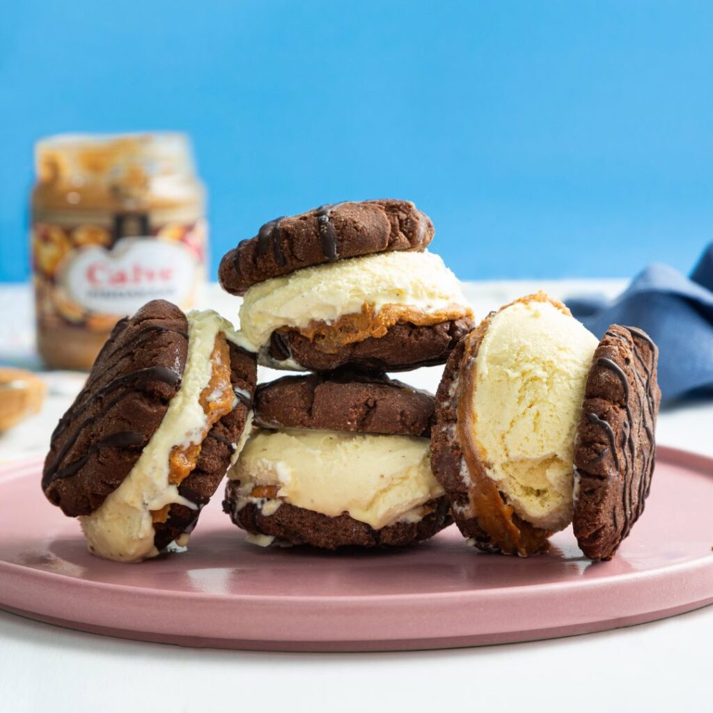 Sanduiches de gelado de manteiga de amendoim