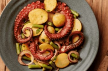 Salada de Polvo com batatas de feijão verde