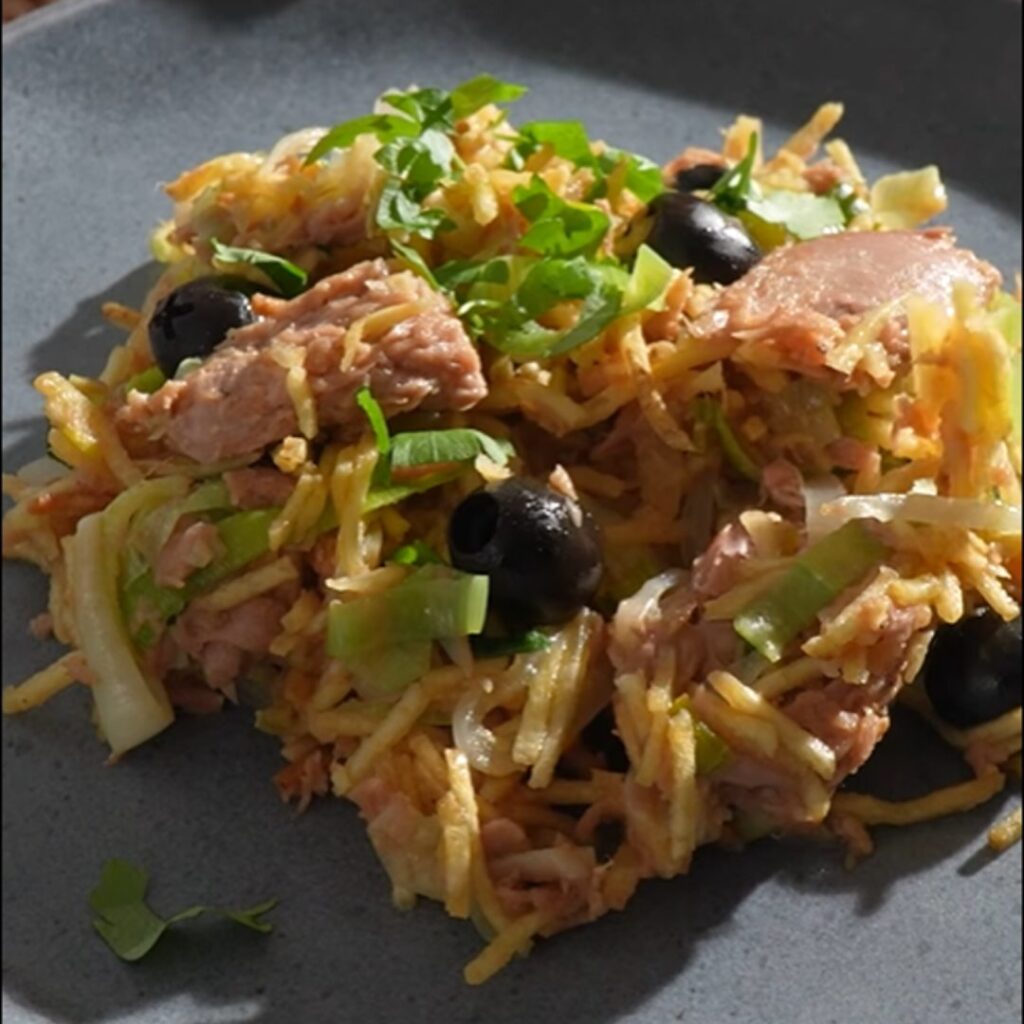Atum Bom Petisco à Brás com Alho Francês