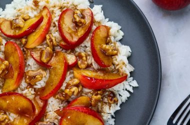 Arroz Agulha com Maçãs e Nozes Caramelizadas